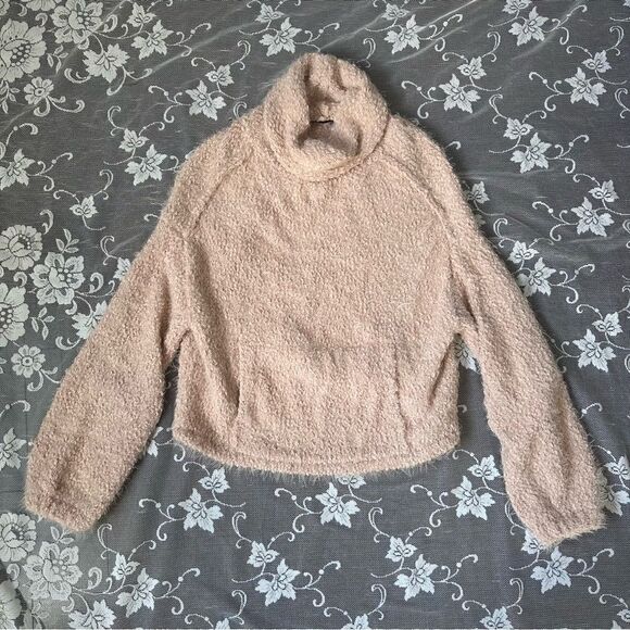 Young Fabulous & Broke Lorena Blush Pink Fuzzy Sweater S/M - Picture 8 of 16